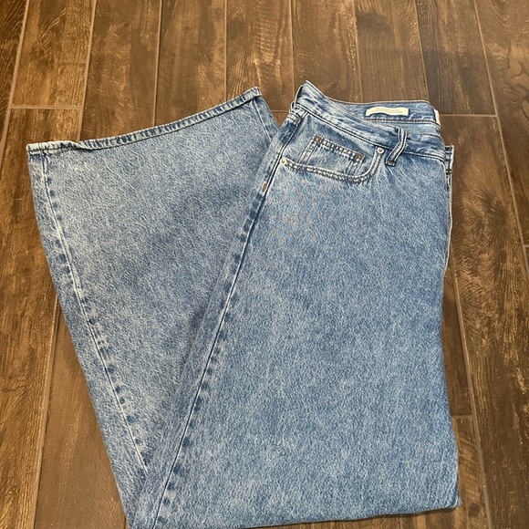 Universal Thread Women’s Medium-Washed Jeans, SIZE 10 - Mid-Rise Super Wide Leg - Picture 5 of 12